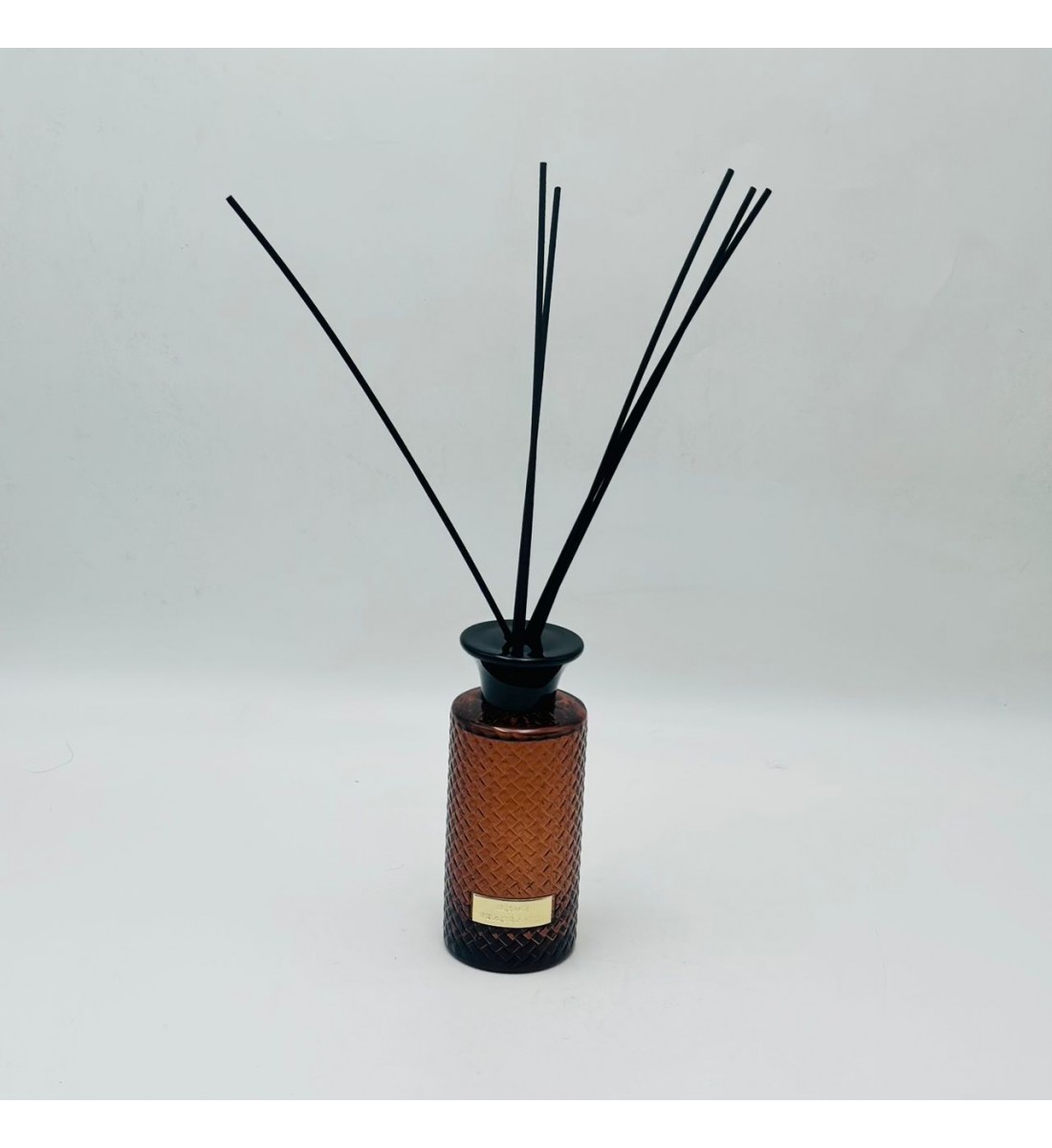 معطر جو فاخر بتصميم أنيق يجمع بين الرائحة المميزة والمظهر الجمالي الراقي200مل معطر جو فاخر بتصميم أنيق يجمع بين الرائحة المميزة والمظهر الجمالي الراقي200مل