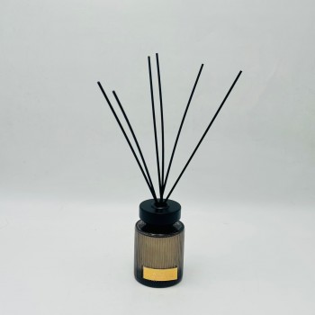 معطر جو فاخر بتصميم أنيق يجمع بين الرائحة المميزة والمظهر الجمالي الراقي200مل 