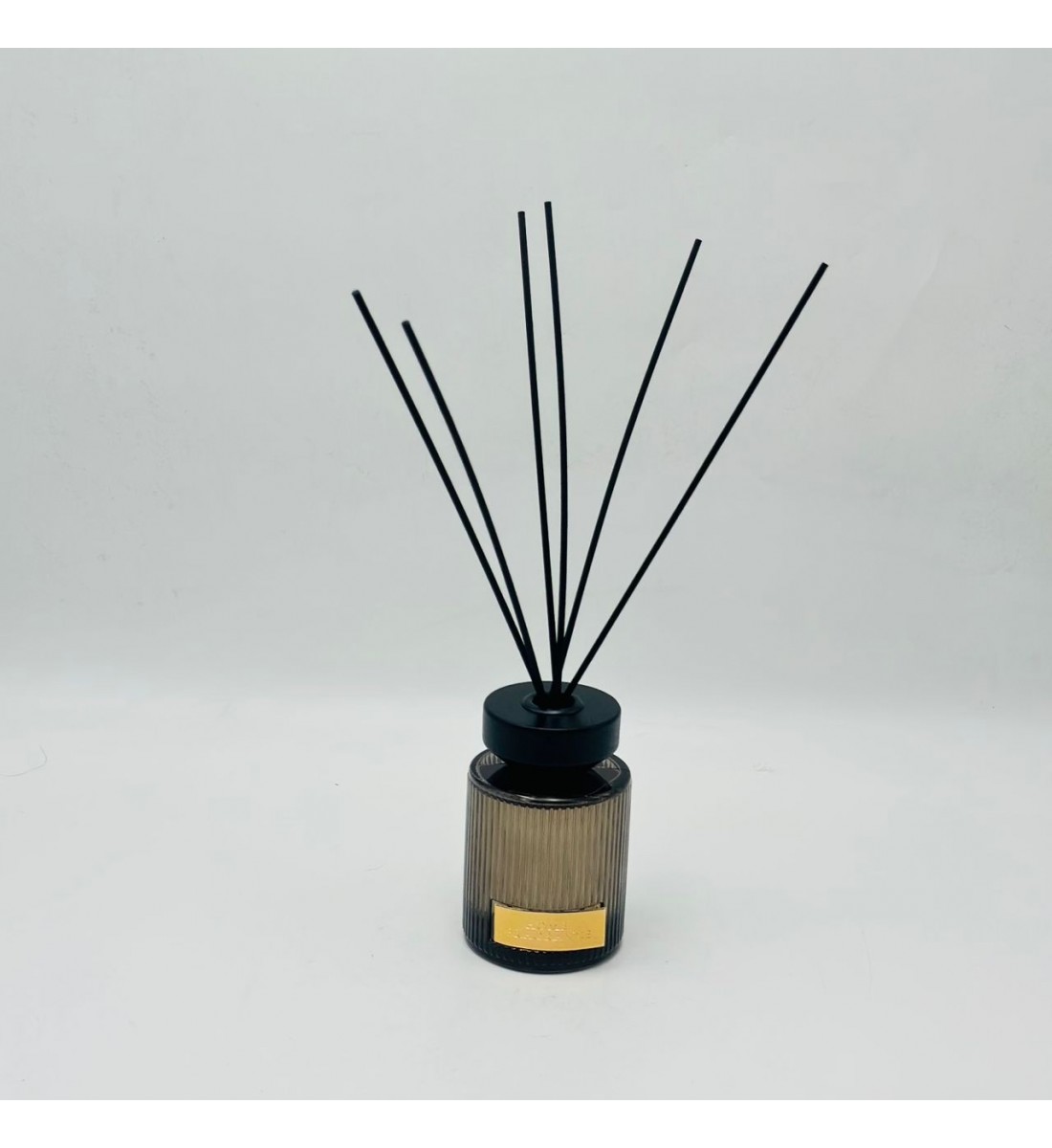 معطر جو فاخر بتصميم أنيق يجمع بين الرائحة المميزة والمظهر الجمالي الراقي200مل معطر جو فاخر بتصميم أنيق يجمع بين الرائحة المميزة والمظهر الجمالي الراقي200مل