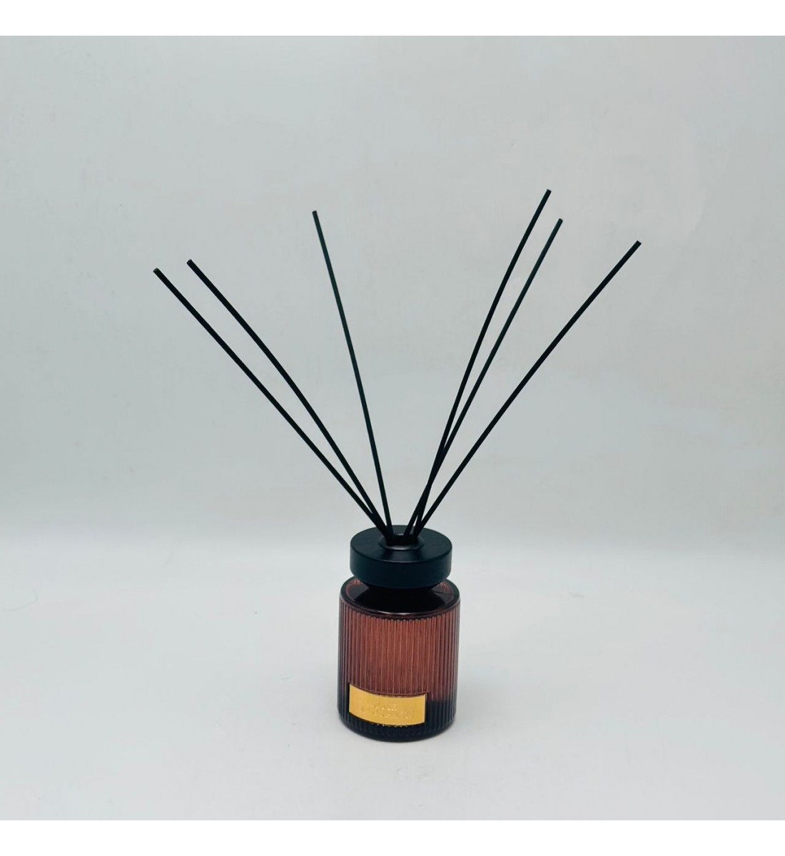 معطر جو فاخر بتصميم أنيق يجمع بين الرائحة المميزة والمظهر الجمالي الراقي200مل معطر جو فاخر بتصميم أنيق يجمع بين الرائحة المميزة والمظهر الجمالي الراقي200مل