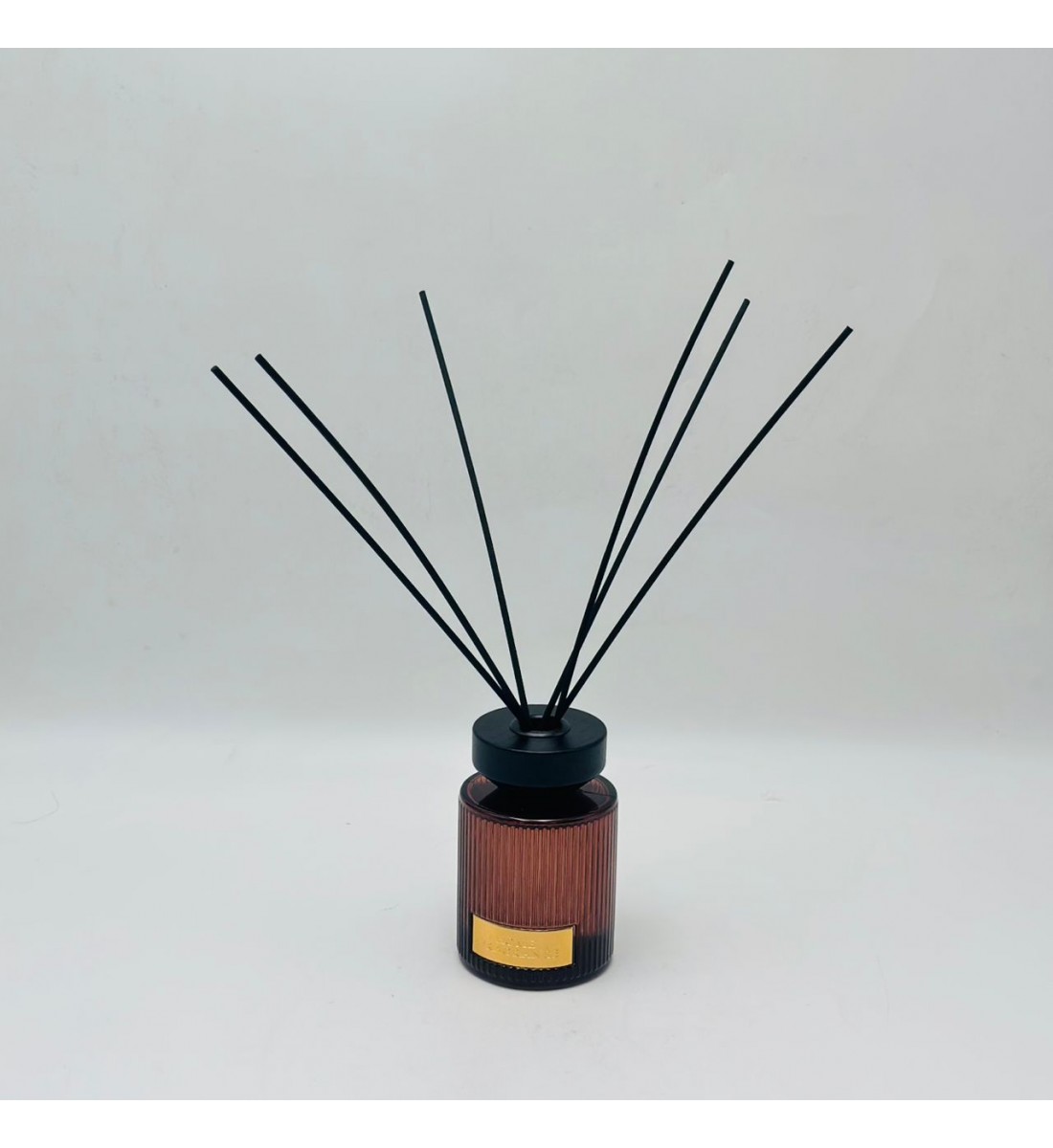 معطر جو فاخر بتصميم أنيق يجمع بين الرائحة المميزة والمظهر الجمالي الراقي200مل معطر جو فاخر بتصميم أنيق يجمع بين الرائحة المميزة والمظهر الجمالي الراقي200مل
