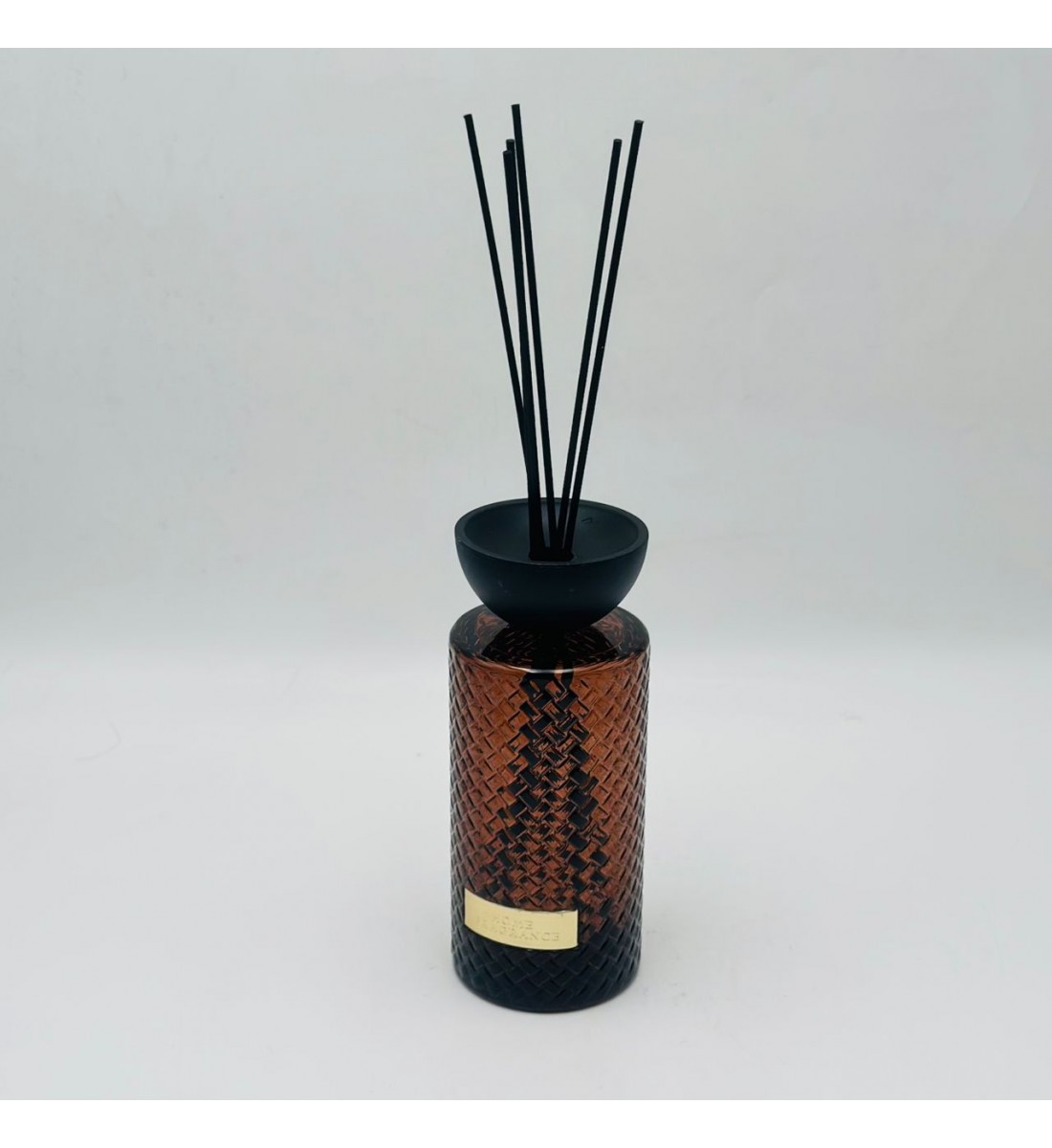معطر جو فاخر بتصميم أنيق يجمع بين الرائحة المميزة والمظهر الجمالي الراقي500مل معطر جو فاخر بتصميم أنيق يجمع بين الرائحة المميزة والمظهر الجمالي الراقي500مل