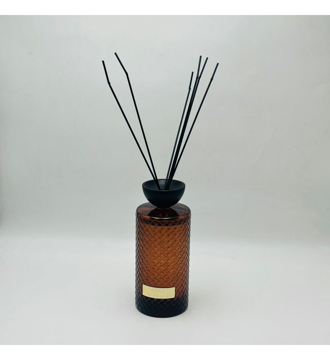 معطر جو فاخر بتصميم أنيق يجمع بين الرائحة المميزة والمظهر الجمالي الراقي1000مل معطر جو فاخر بتصميم أنيق يجمع بين الرائحة المميزة والمظهر الجمالي الراقي1000مل