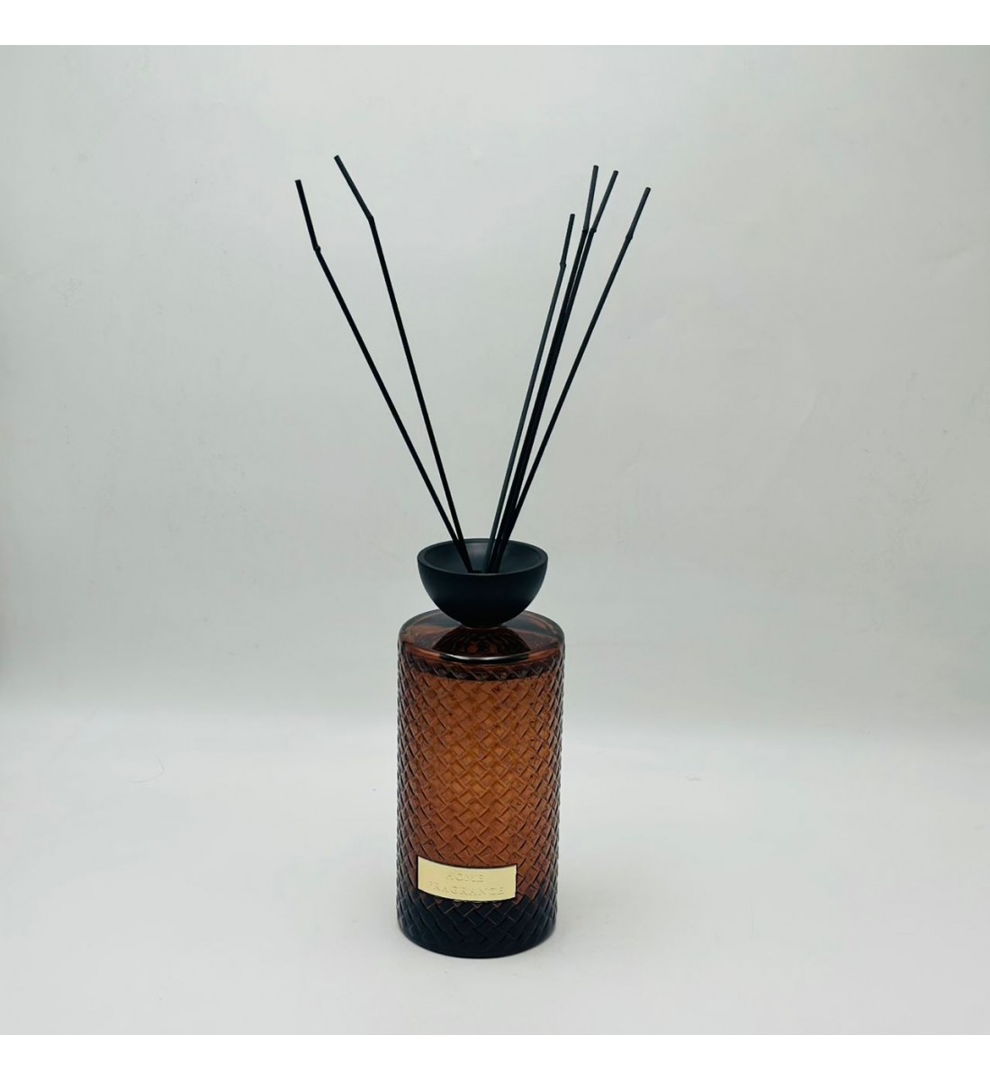 معطر جو فاخر بتصميم أنيق يجمع بين الرائحة المميزة والمظهر الجمالي الراقي1000مل معطر جو فاخر بتصميم أنيق يجمع بين الرائحة المميزة والمظهر الجمالي الراقي1000مل