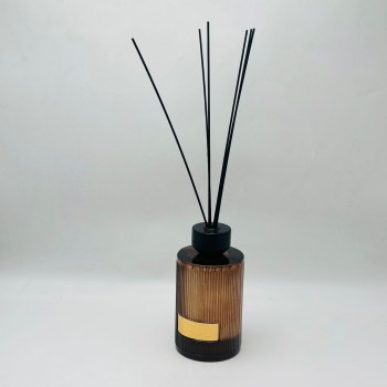 معطر جو فاخر بتصميم أنيق يجمع بين الرائحة المميزة والمظهر الجمالي الراقي1000مل 