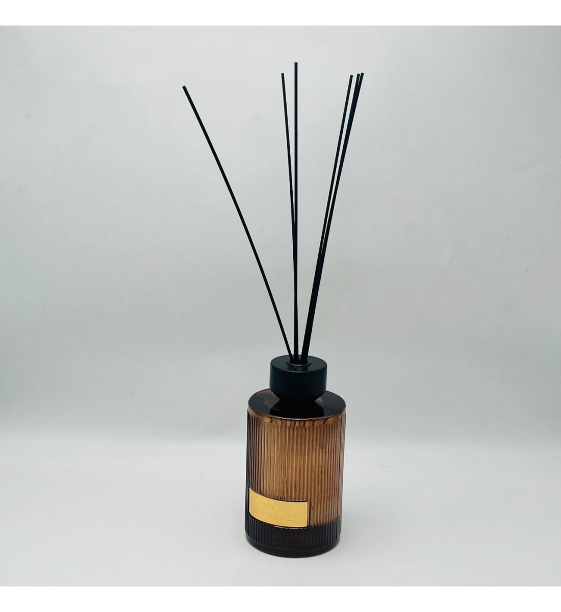 معطر جو فاخر بتصميم أنيق يجمع بين الرائحة المميزة والمظهر الجمالي الراقي1000مل معطر جو فاخر بتصميم أنيق يجمع بين الرائحة المميزة والمظهر الجمالي الراقي1000مل