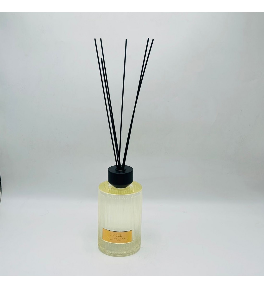 معطر جو فاخر بتصميم أنيق يجمع بين الرائحة المميزة والمظهر الجمالي الراقي1000مل معطر جو فاخر بتصميم أنيق يجمع بين الرائحة المميزة والمظهر الجمالي الراقي1000مل
