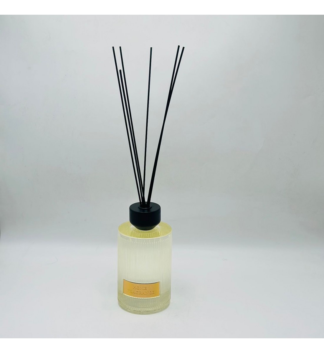 معطر جو فاخر بتصميم أنيق يجمع بين الرائحة المميزة والمظهر الجمالي الراقي1000مل معطر جو فاخر بتصميم أنيق يجمع بين الرائحة المميزة والمظهر الجمالي الراقي1000مل