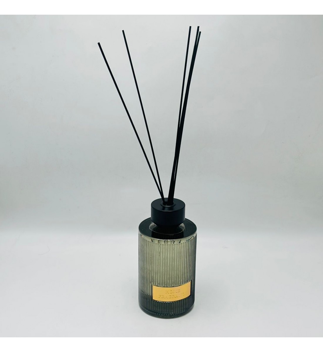 معطر جو فاخر بتصميم أنيق يجمع بين الرائحة المميزة والمظهر الجمالي الراقي1000مل معطر جو فاخر بتصميم أنيق يجمع بين الرائحة المميزة والمظهر الجمالي الراقي1000مل