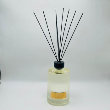 معطر جو فاخر بتصميم أنيق يجمع بين الرائحة المميزة والمظهر الجمالي الراقي2000مل 