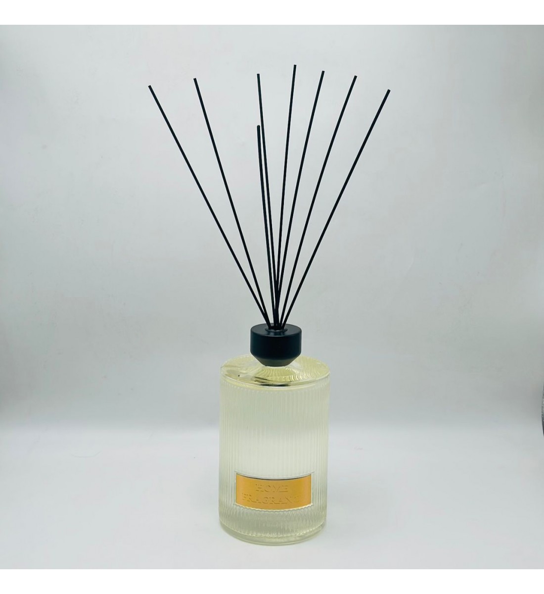 معطر جو فاخر بتصميم أنيق يجمع بين الرائحة المميزة والمظهر الجمالي الراقي2000مل معطر جو فاخر بتصميم أنيق يجمع بين الرائحة المميزة والمظهر الجمالي الراقي2000مل
