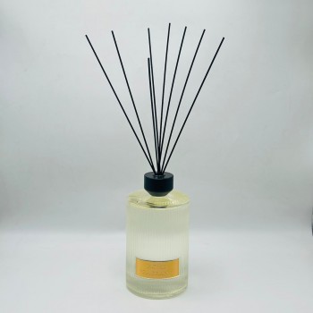 معطر جو فاخر بتصميم أنيق يجمع بين الرائحة المميزة والمظهر الجمالي الراقي2000مل 