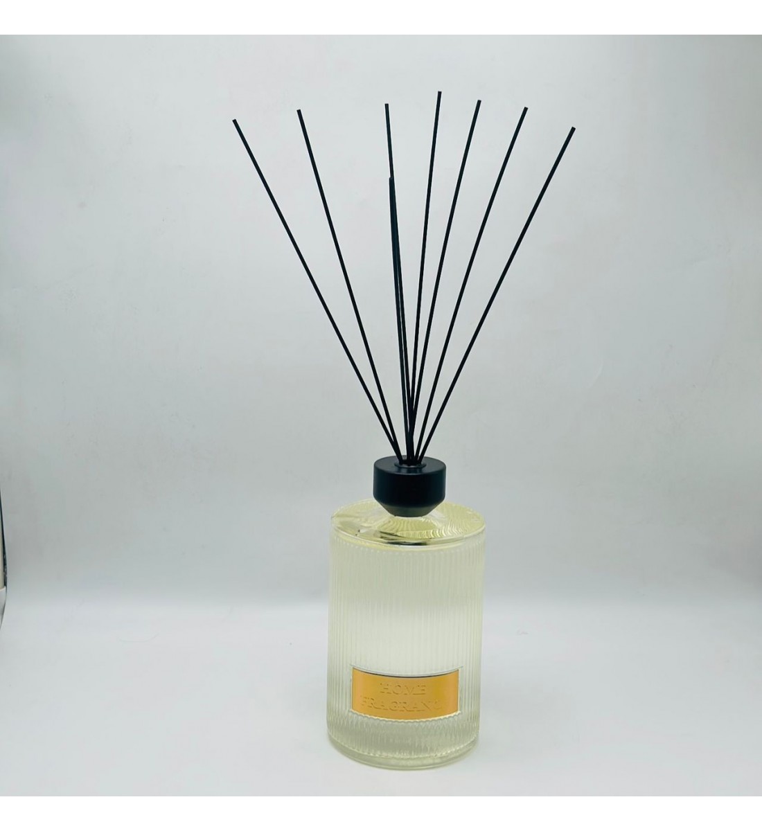 معطر جو فاخر بتصميم أنيق يجمع بين الرائحة المميزة والمظهر الجمالي الراقي2000مل معطر جو فاخر بتصميم أنيق يجمع بين الرائحة المميزة والمظهر الجمالي الراقي2000مل