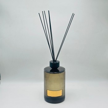 معطر جو فاخر بتصميم أنيق يجمع بين الرائحة المميزة والمظهر الجمالي الراقي2000مل 