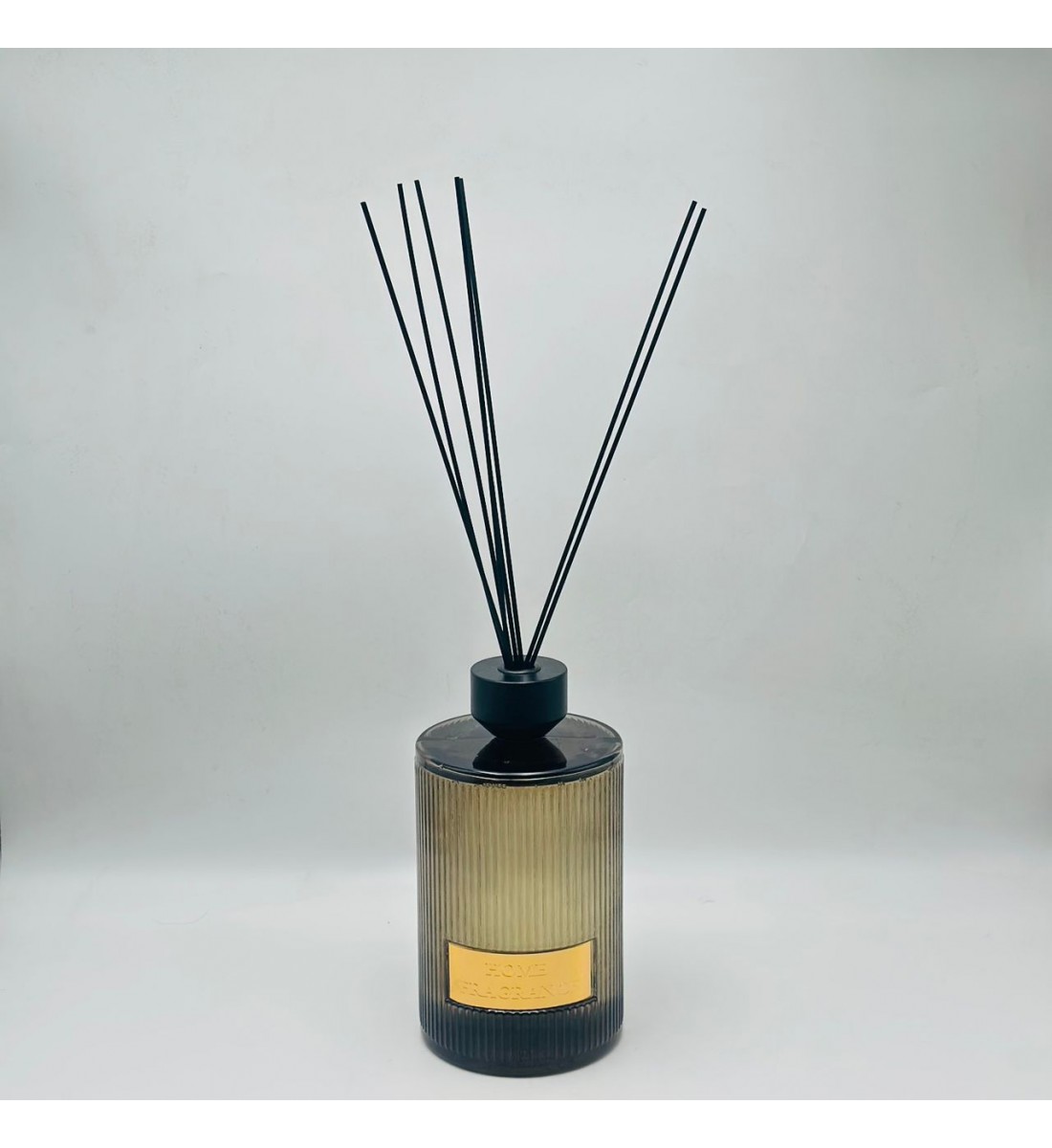 معطر جو فاخر بتصميم أنيق يجمع بين الرائحة المميزة والمظهر الجمالي الراقي2000مل 
