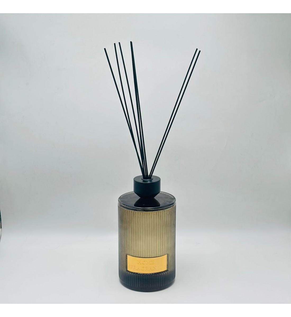 معطر جو فاخر بتصميم أنيق يجمع بين الرائحة المميزة والمظهر الجمالي الراقي2000مل 