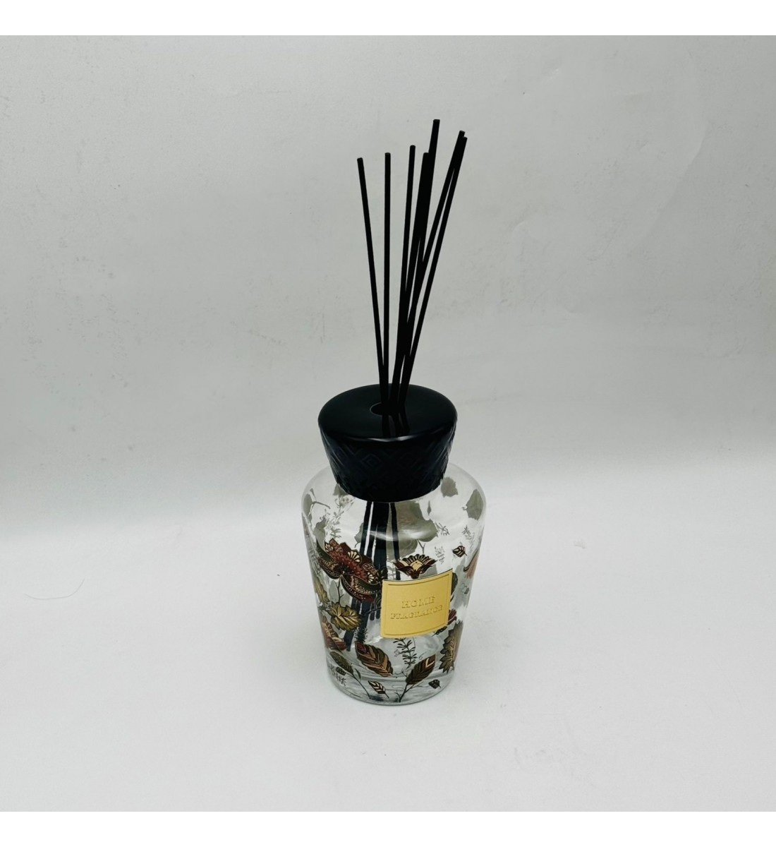 معطر جو فاخر بتصميم أنيق يجمع بين الرائحة المميزة والمظهر الجمالي الراقي500مل معطر جو فاخر بتصميم أنيق يجمع بين الرائحة المميزة والمظهر الجمالي الراقي500مل