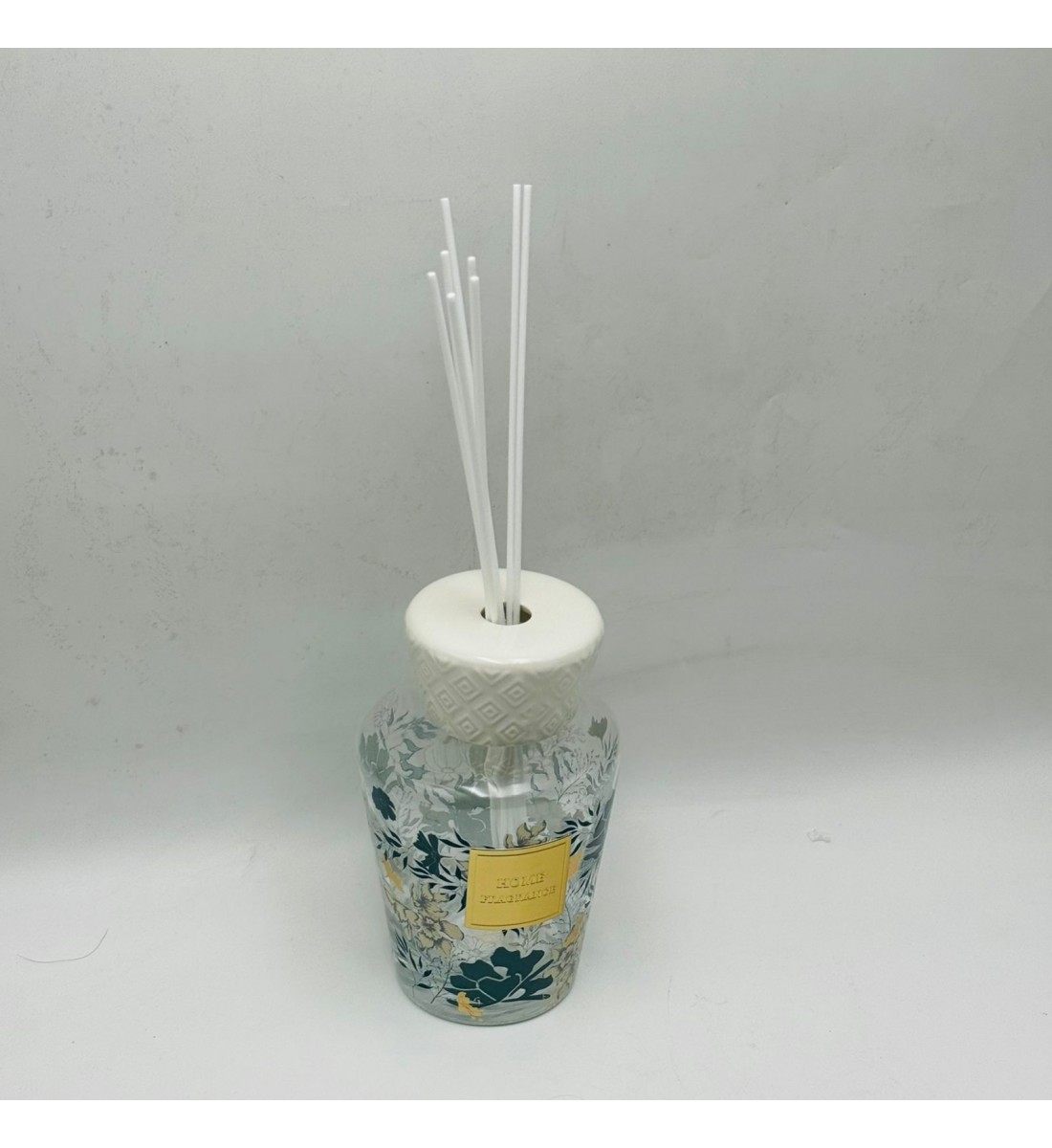 معطر جو فاخر بتصميم أنيق يجمع بين الرائحة المميزة والمظهر الجمالي الراقي500مل معطر جو فاخر بتصميم أنيق يجمع بين الرائحة المميزة والمظهر الجمالي الراقي500مل
