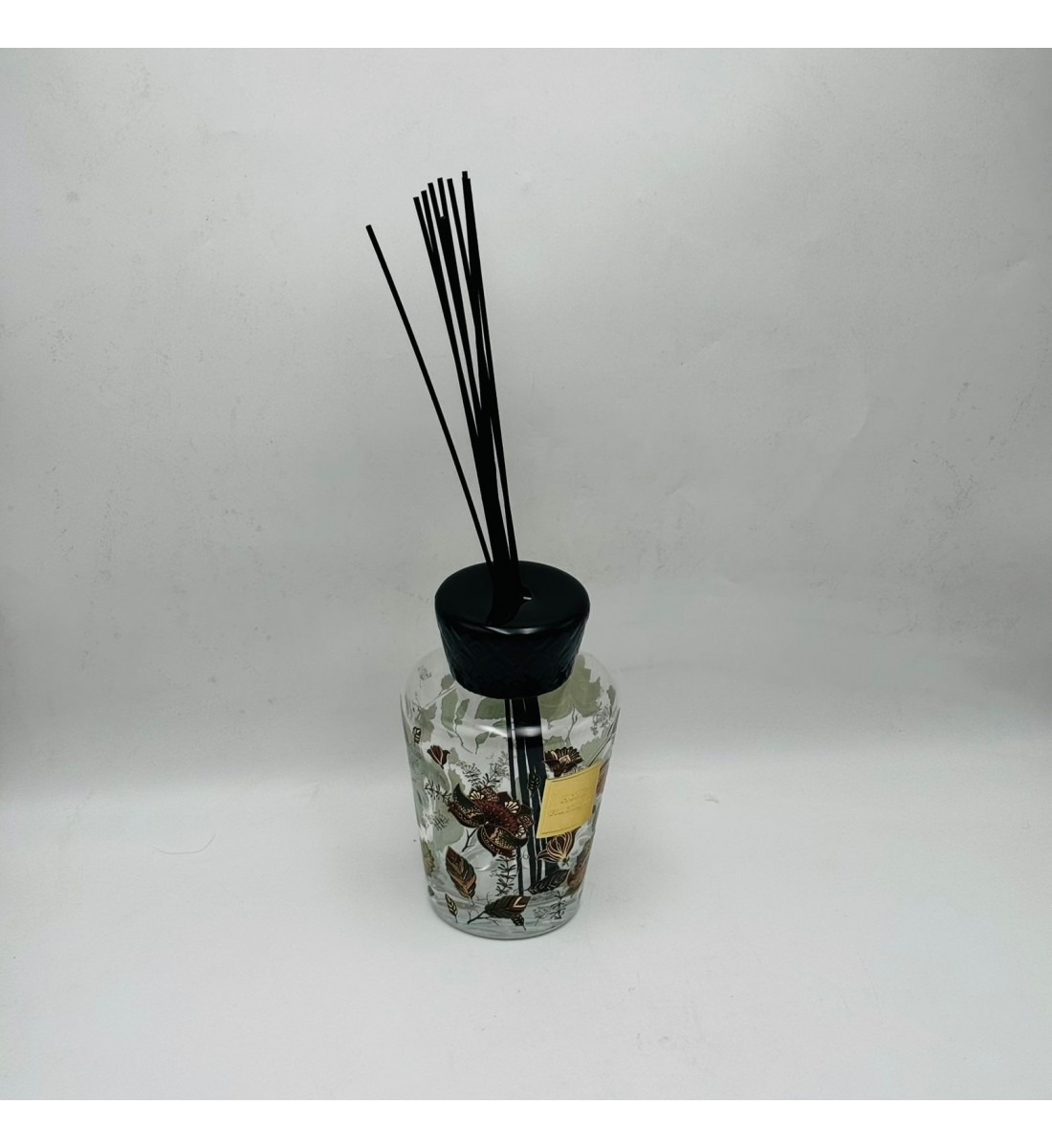 معطر جو فاخر بتصميم أنيق يجمع بين الرائحة المميزة والمظهر الجمالي الراقي1000مل معطر جو فاخر بتصميم أنيق يجمع بين الرائحة المميزة والمظهر الجمالي الراقي1000مل