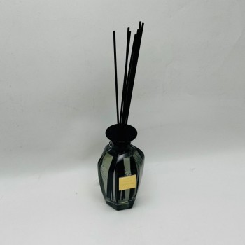 معطر جو فاخر بتصميم أنيق يجمع بين الرائحة المميزة والمظهر الجمالي الراقي300مل 