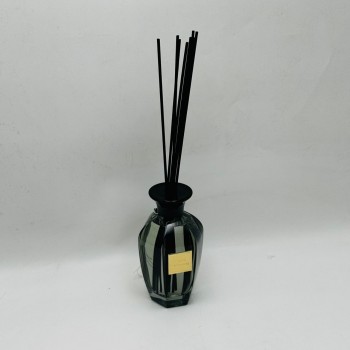 معطر جو فاخر بتصميم أنيق يجمع بين الرائحة المميزة والمظهر الجمالي الراقي300مل 