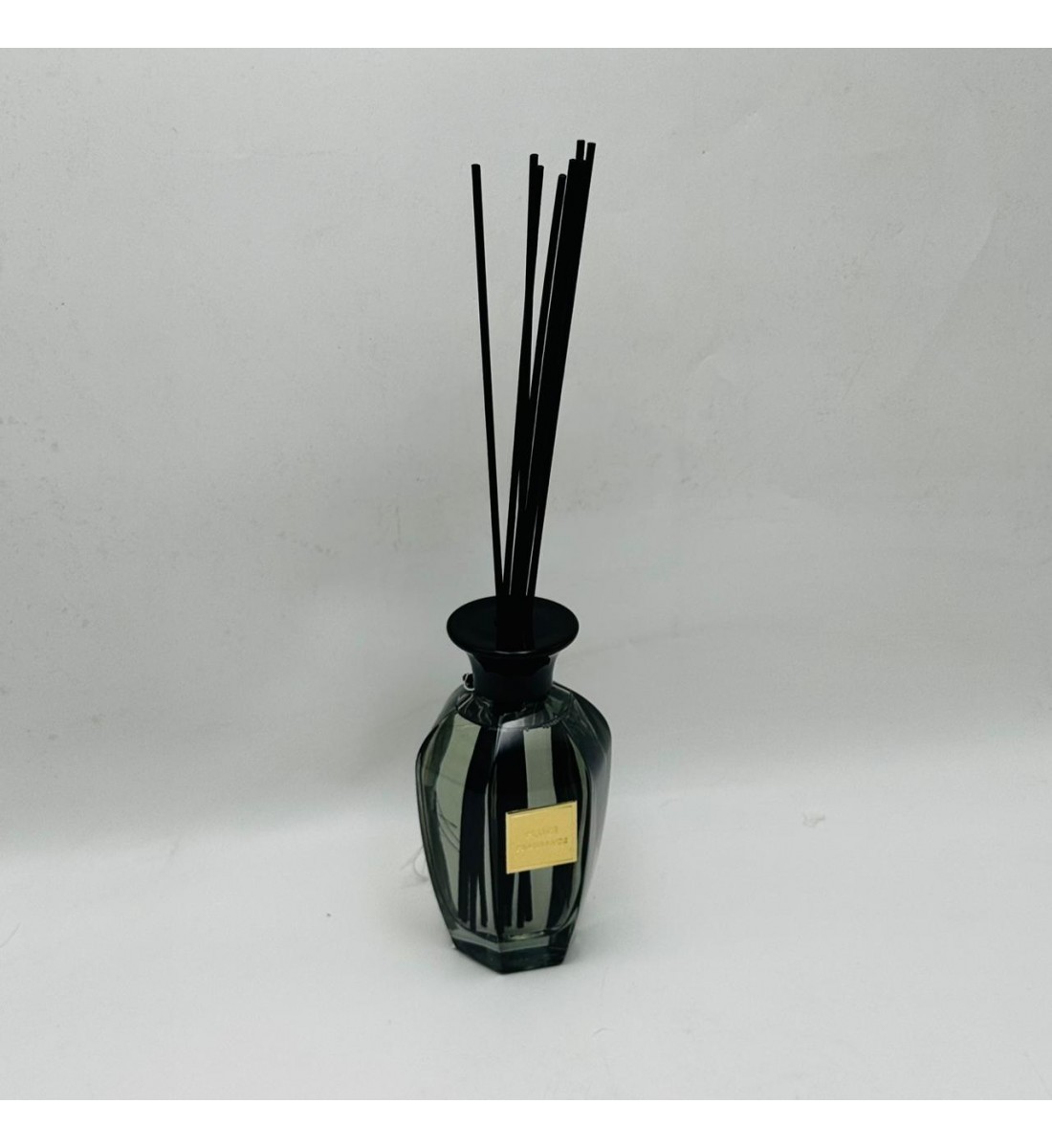 معطر جو فاخر بتصميم أنيق يجمع بين الرائحة المميزة والمظهر الجمالي الراقي300مل معطر جو فاخر بتصميم أنيق يجمع بين الرائحة المميزة والمظهر الجمالي الراقي300مل