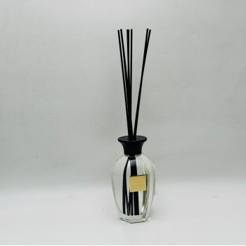 معطر جو فاخر بتصميم أنيق يجمع بين الرائحة المميزة والمظهر الجمالي الراقي300مل 