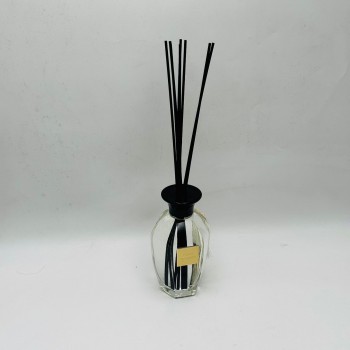 معطر جو فاخر بتصميم أنيق يجمع بين الرائحة المميزة والمظهر الجمالي الراقي300مل 