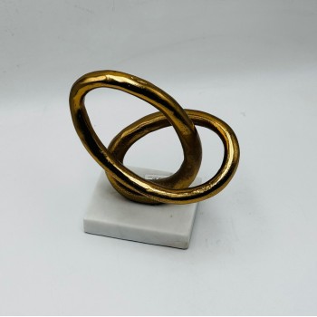 A modern art piece that combines elegance and simplicity. 23 x 10 x 10 cm A modern art piece that combines elegance and simplicity. 23 x 10 x 10 cm