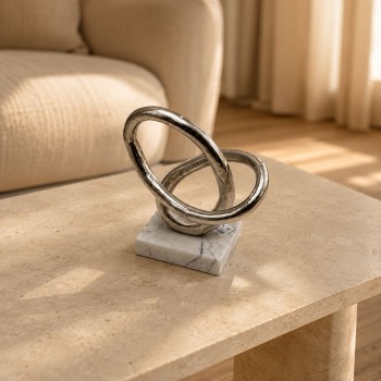 A modern art piece that combines elegance and simplicity. 23 x 10 x 10 cm