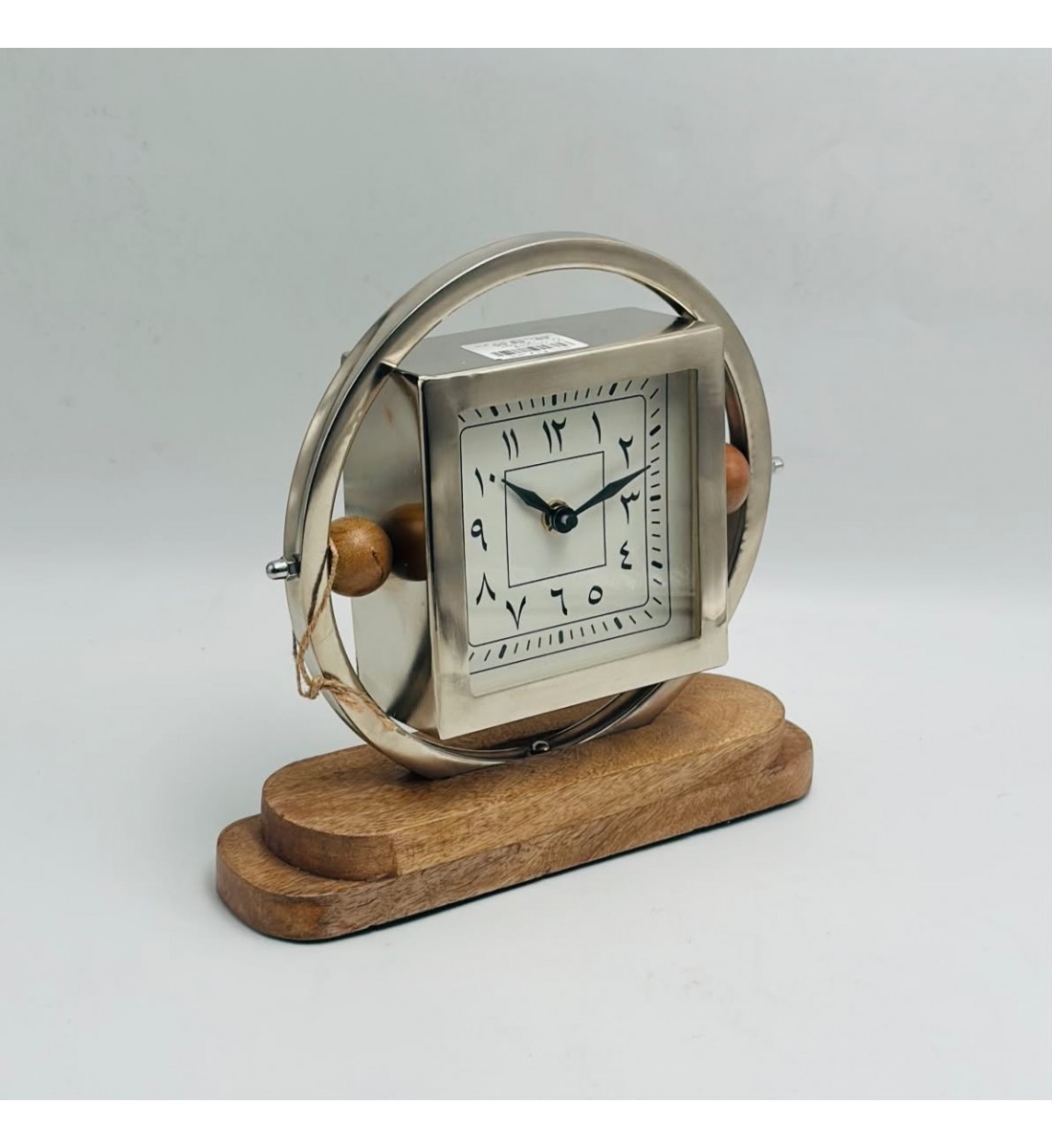 ساعة طاولة ديكورية بتصميم أنيق يجمع بين الطابع الكلاسيكي 23×25×7 سم ساعة طاولة ديكورية بتصميم أنيق يجمع بين الطابع الكلاسيكي 23×25×7 سم
