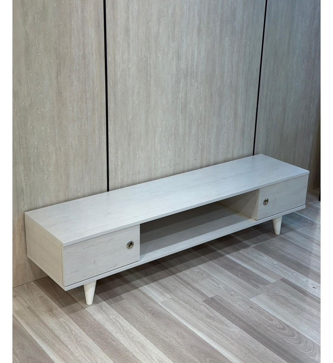 طاولة تلفزيون خشبية بتصميم مودرن160سم 