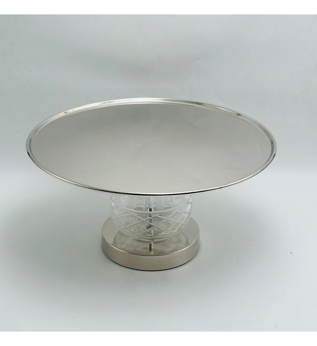 ستاند تقديم دائري أنيق بتصميم فاخر يجمع بين المعدن الفضي اللامع والزجاج المزخرف35×35×18سم ستاند تقديم دائري أنيق بتصميم فاخر يجمع بين المعدن الفضي اللامع والزجاج المزخرف35×35×18سم