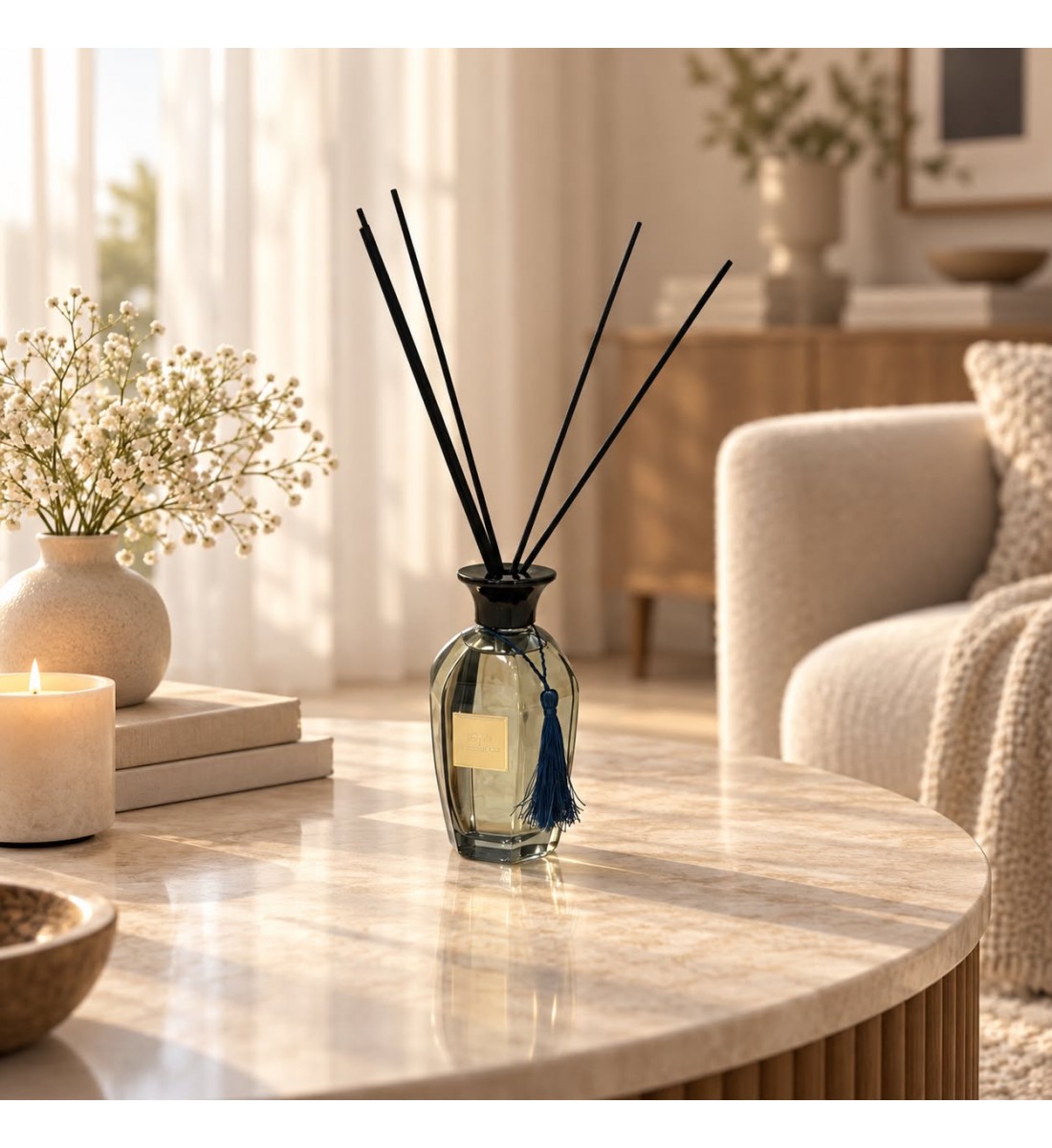 معطر جو فاخر بتصميم أنيق يجمع بين الرائحة المميزة والمظهر الجمالي الراقي 300مل معطر جو فاخر بتصميم أنيق يجمع بين الرائحة المميزة والمظهر الجمالي الراقي 300مل