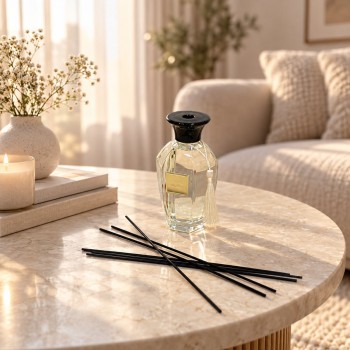 معطر جو فاخر بتصميم أنيق يجمع بين الرائحة المميزة والمظهر الجمالي الراقي 300مل 