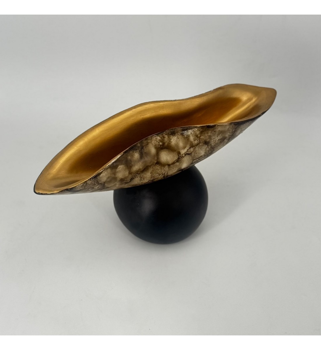 قطعة ديكور فنية على هيئة طبق/وعاء تجريدي مرتفع, 36×6×18 قطعة ديكور فنية على هيئة طبق/وعاء تجريدي مرتفع, 36×6×18