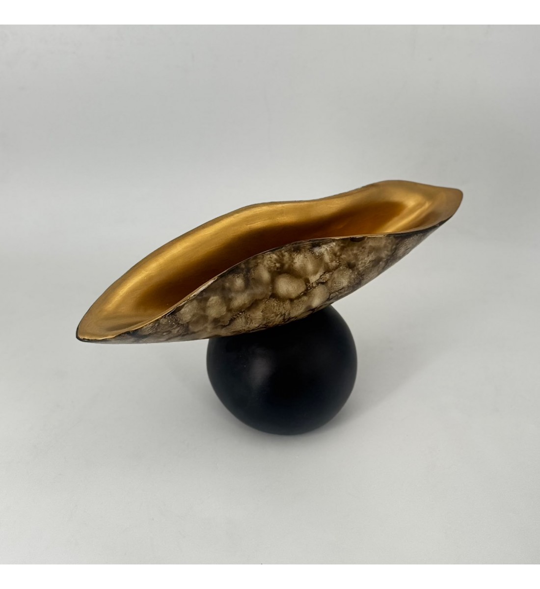 قطعة ديكور فنية على هيئة طبق/وعاء تجريدي مرتفع, 36×6×18 قطعة ديكور فنية على هيئة طبق/وعاء تجريدي مرتفع, 36×6×18