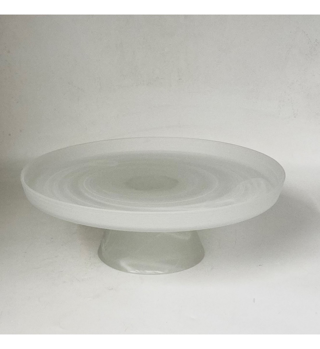 صحن زجاج دائري بتصميم عصري وقاعدة مرتفعة. 32×32×12سم صحن زجاج دائري بتصميم عصري وقاعدة مرتفعة. 32×32×12سم