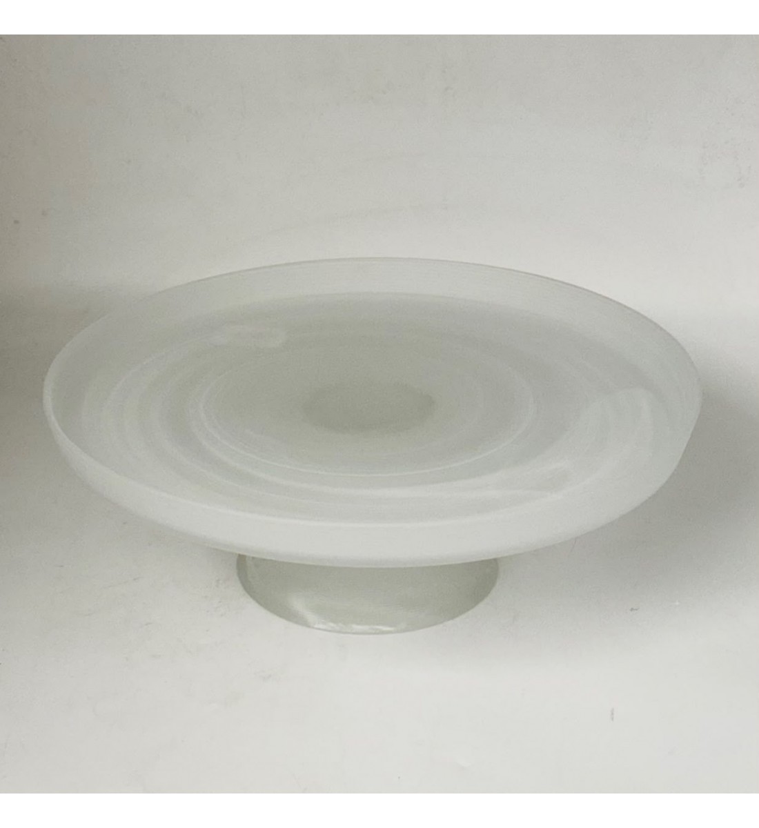 صحن زجاج دائري بتصميم عصري وقاعدة مرتفعة. 32×32×12سم صحن زجاج دائري بتصميم عصري وقاعدة مرتفعة. 32×32×12سم
