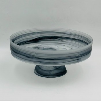صحن تقديم زجاج دائري فاخر بتصميم رخامي وقاعدة مرتفعة. 15×33×33 سم صحن تقديم زجاج دائري فاخر بتصميم رخامي وقاعدة مرتفعة. 15×33×33 سم
