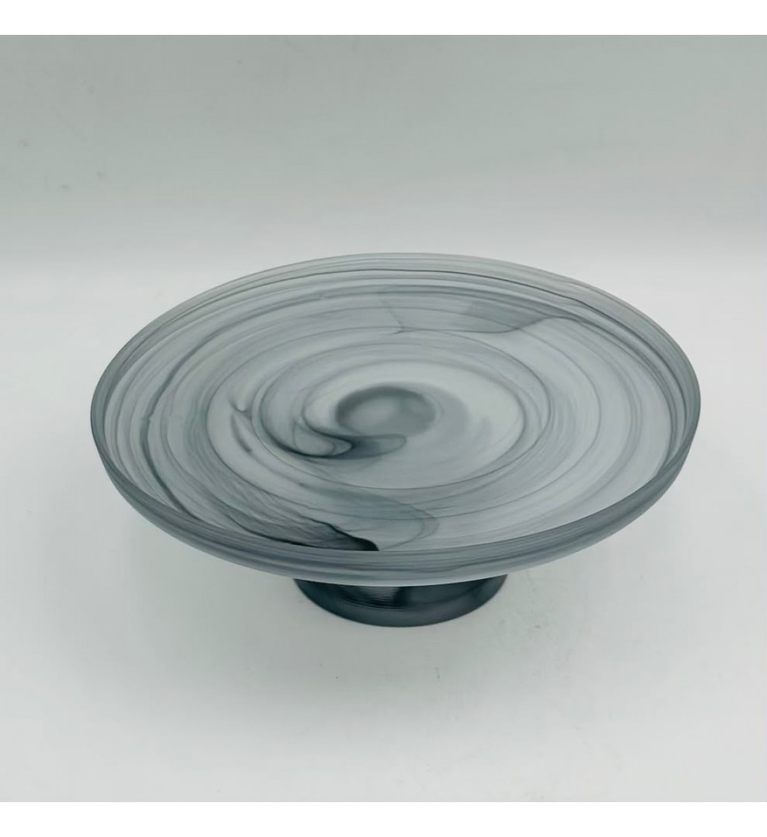 صحن تقديم زجاج دائري فاخر بتصميم رخامي وقاعدة مرتفعة. 10×27×27 سم صحن تقديم زجاج دائري فاخر بتصميم رخامي وقاعدة مرتفعة. 10×27×27 سم
