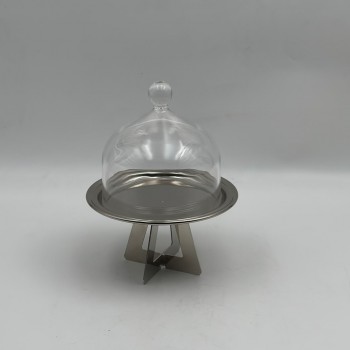 صحن تقديم حلاء فاخر بقاعدة معدنية وغطاء شفاف أنيق. 14×14×8 سم صحن تقديم حلاء فاخر بقاعدة معدنية وغطاء شفاف أنيق. 14×14×8 سم