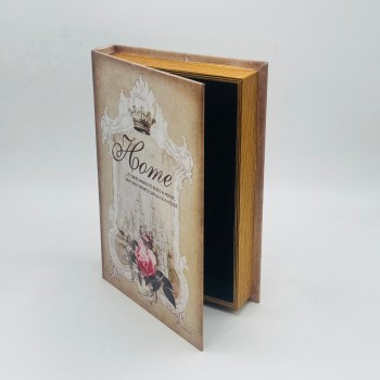 كتاب ديكور كلاسيكي فاخر بتصميم تراثي أنيق.
