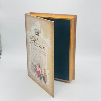 كتاب ديكور كلاسيكي فاخر بتصميم تراثي أنيق.