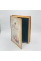 كتاب ديكور كلاسيكي فاخر بتصميم تراثي أنيق. كتاب ديكور كلاسيكي فاخر بتصميم تراثي أنيق.