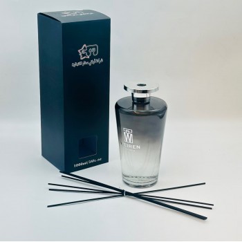 معطر جو فاخر يجمع بين الأناقة العصرية والتعطير المنزلي. 1000 مل معطر جو فاخر يجمع بين الأناقة العصرية والتعطير المنزلي. 1000 مل