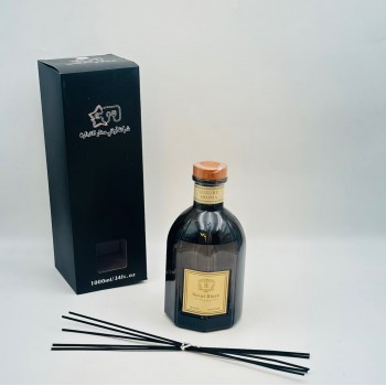 معطر جو فاخر يجمع بين الأناقة العصرية والتعطير المنزلي. 1000 مل معطر جو فاخر يجمع بين الأناقة العصرية والتعطير المنزلي. 1000 مل