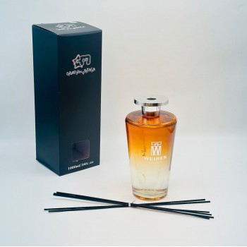 معطر جو فاخر يجمع بين الأناقة العصرية والتعطير المنزلي. 1000 مل معطر جو فاخر يجمع بين الأناقة العصرية والتعطير المنزلي. 1000 مل