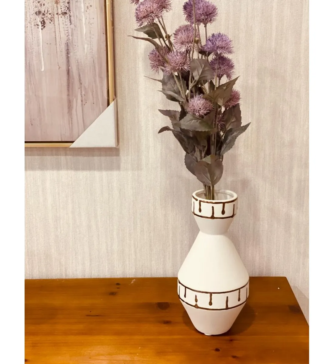 فازة سراميك ابيض مقلم ذهبي 25سم