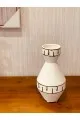فازة سراميك ابيض مقلم ذهبي 25سم
